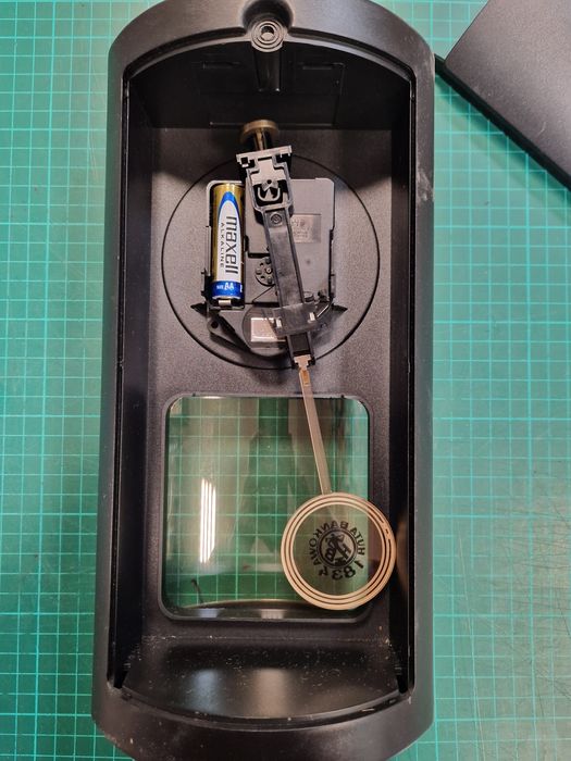 Zegar z wahadłem plastikowy