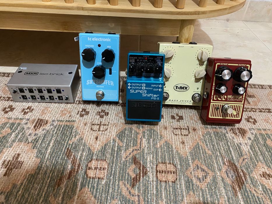 Pedais de efeitos diversos