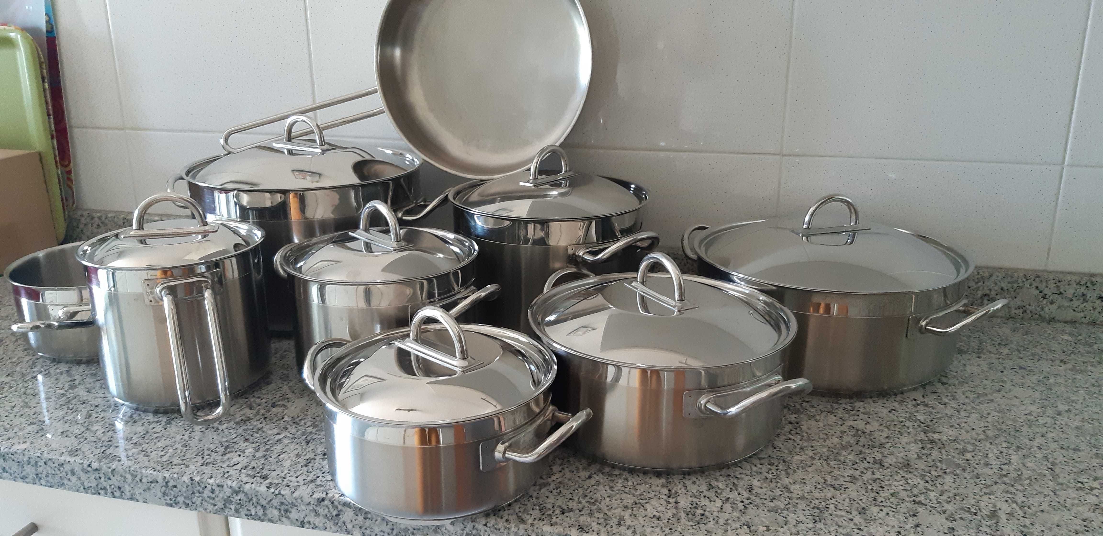 Conjunto de 7 panelas em aço inox, da Silampos, como novas