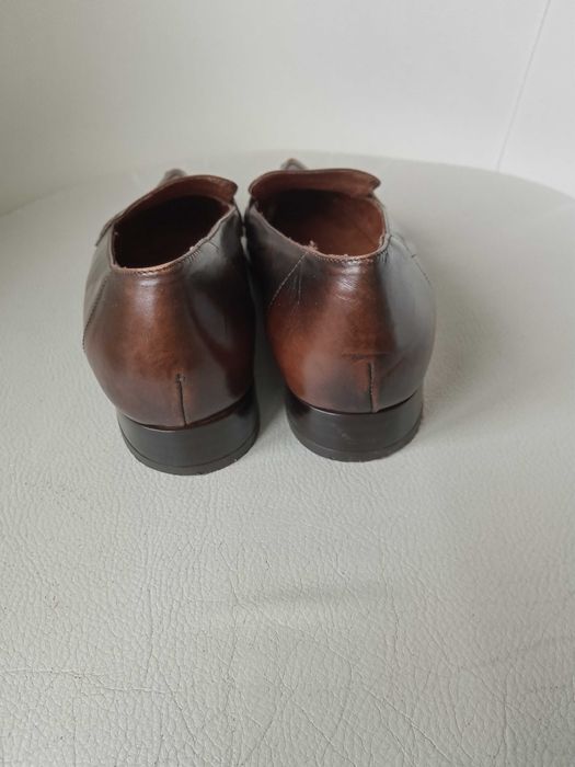 Sapatos castanhos em pele tamanho 35