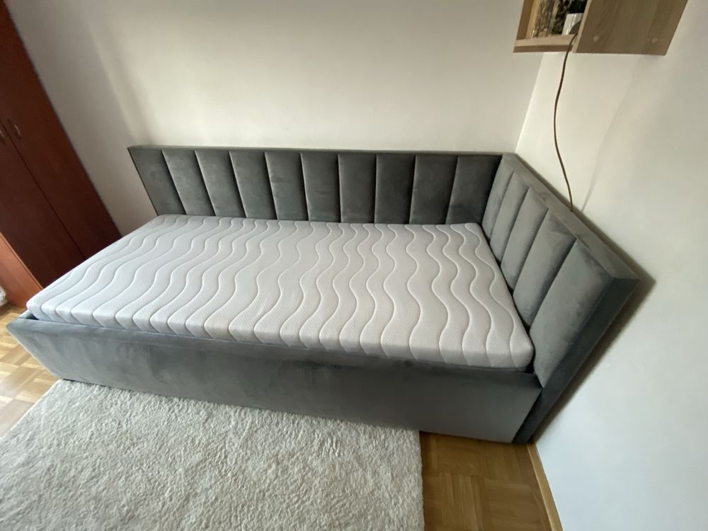 Łóżko tapicerowane jednoosobowe stan bardzo dobry  plus materac