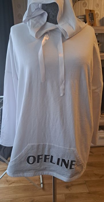 Śnieżnobiałą bluza