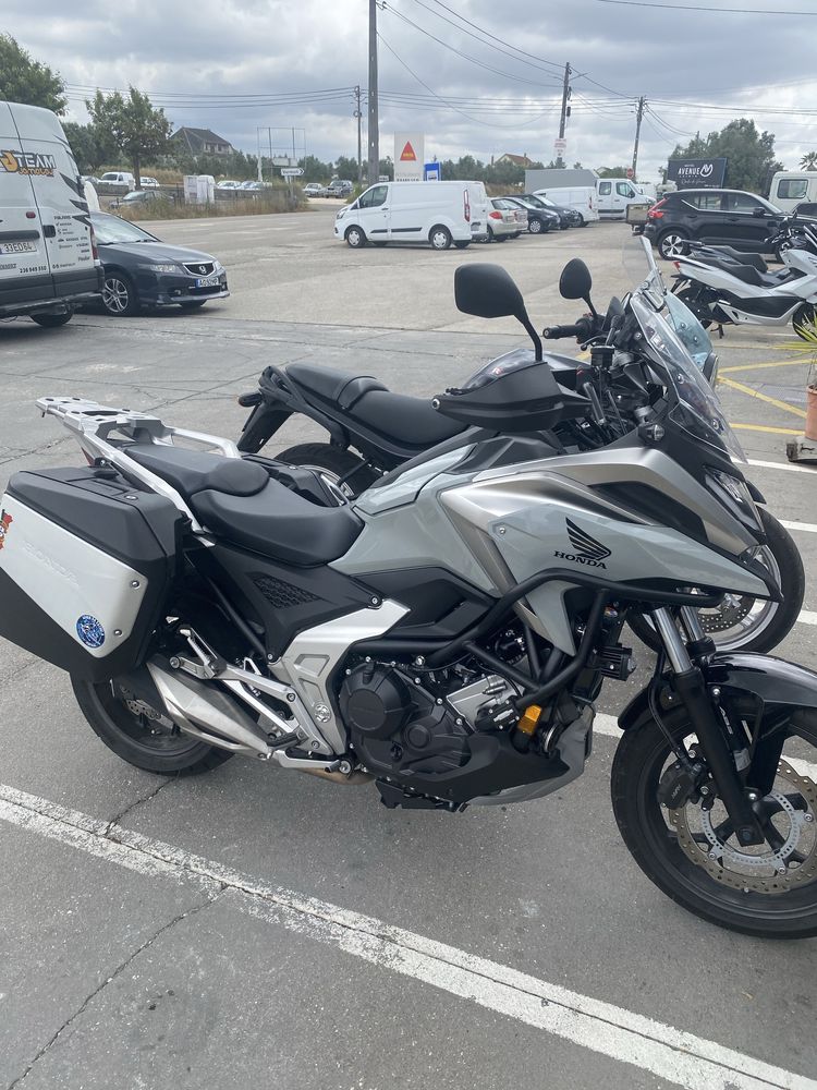 Vende se Honda NC 750x rig. nova com Full extras