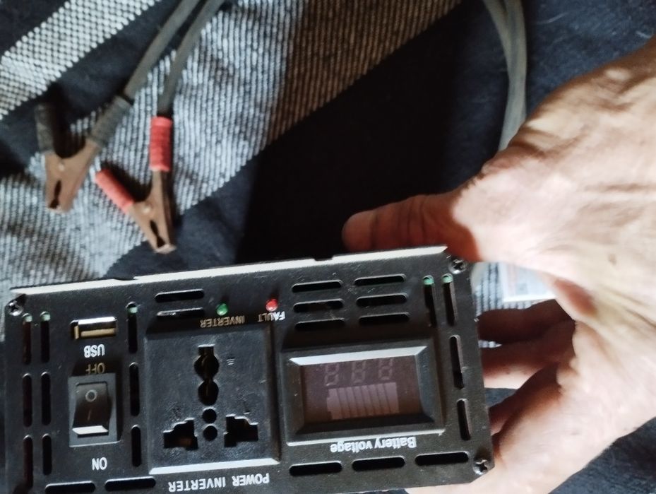 Инвертор 12-220  три квт, аккомуляторы