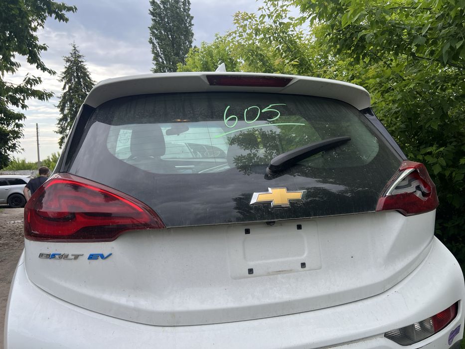 Кришка багажника ляда бампер задний фонарь болт chevrolet bolt ev