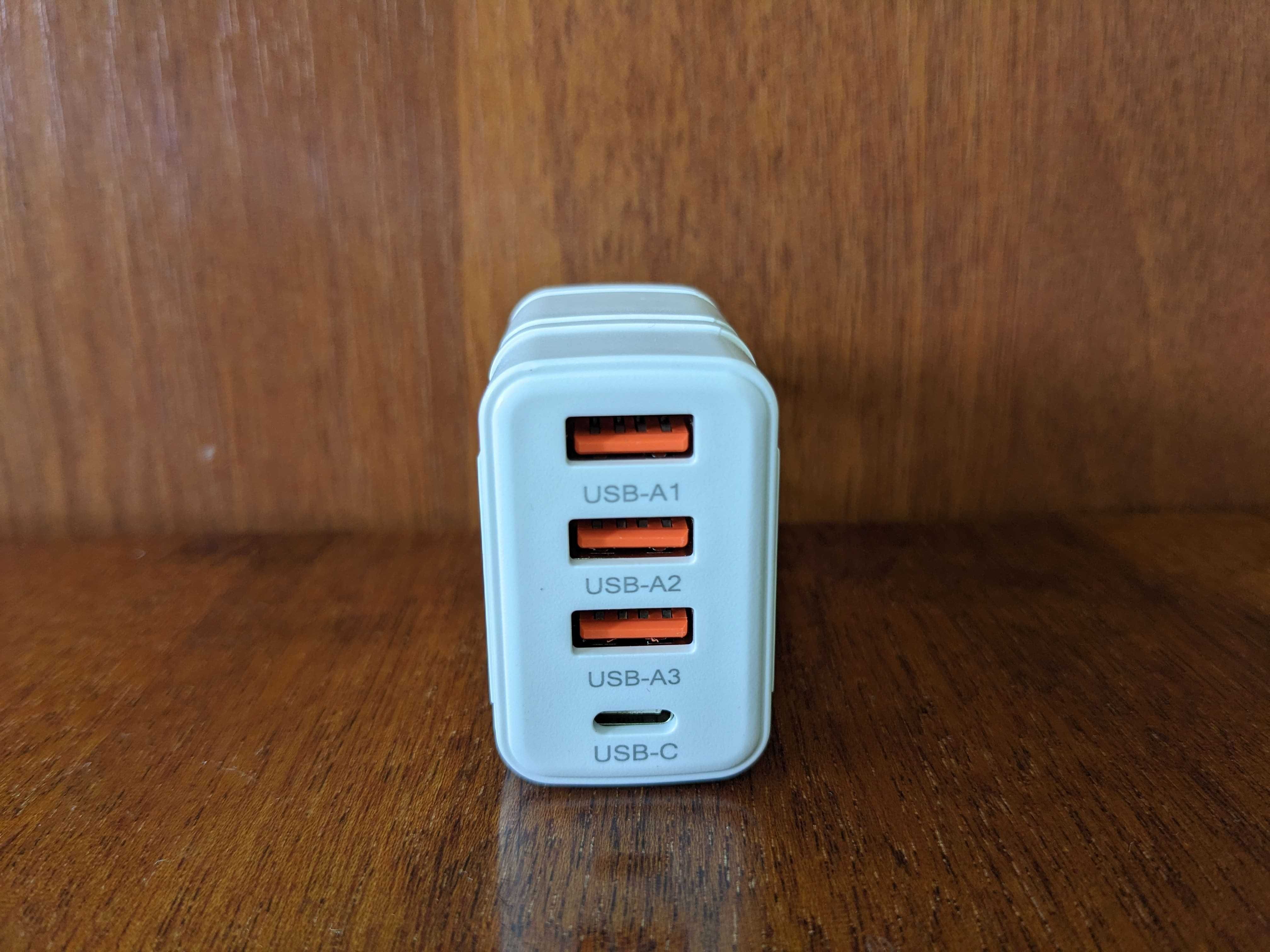 Блочек 3 USB Type-A и 1 USB Type-C