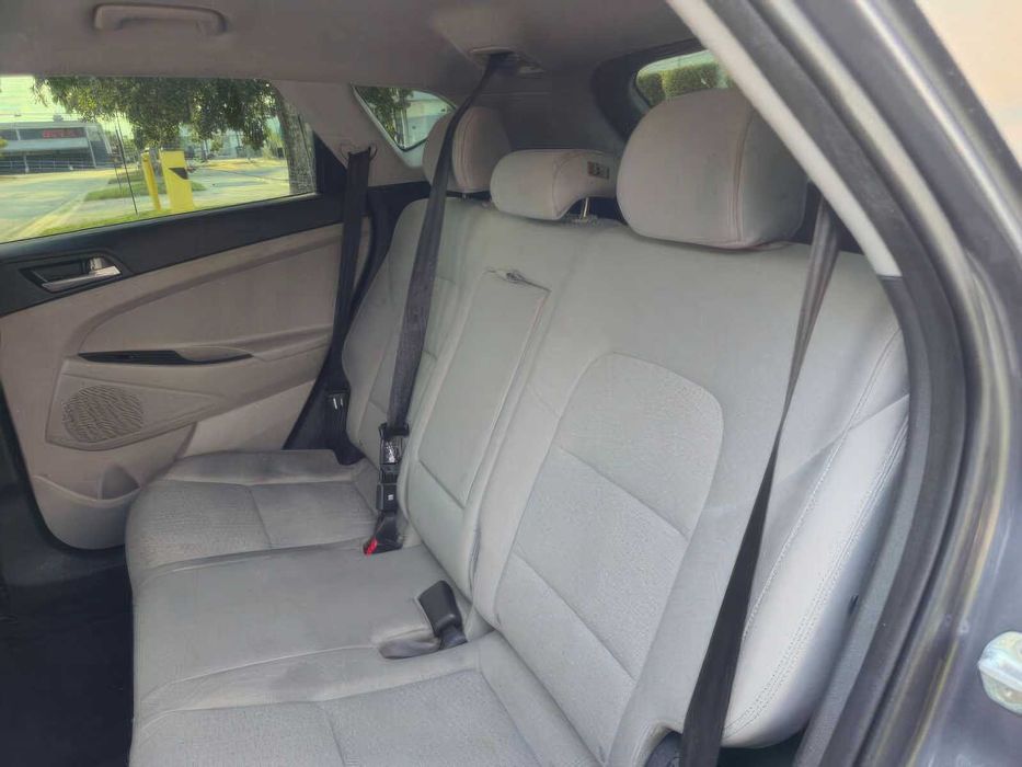 Hyundai Tucson SE      2019