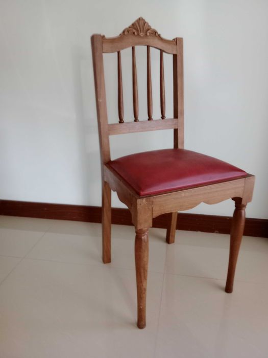Quatro cadeiras de madeira vintage
