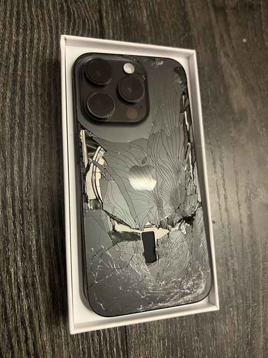 Продам iphone 15 pro 128gb 99% битий на запчастини