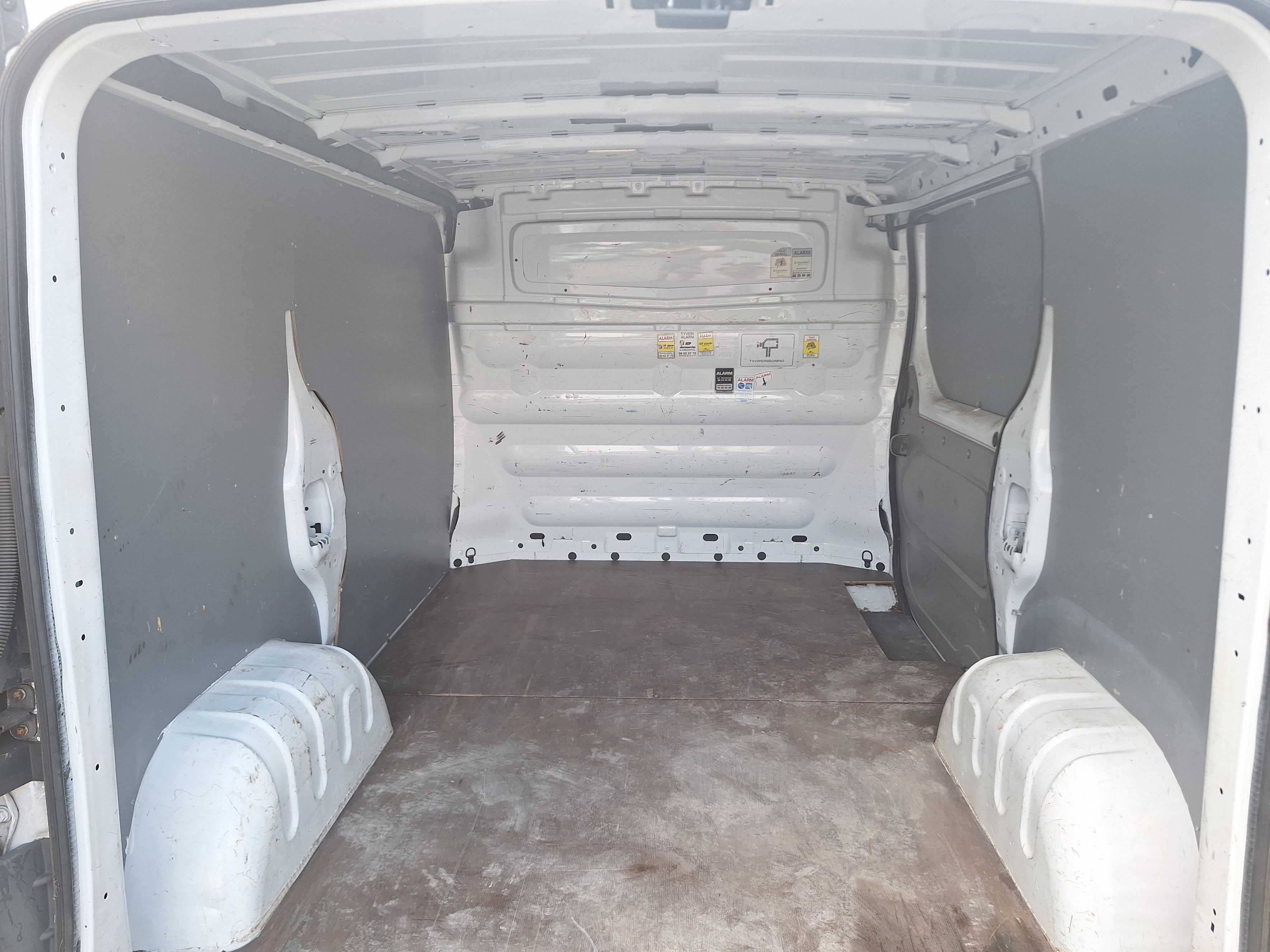Opel Vivaro /Trafic 2.0 diesel ,klima webasto bdb stan