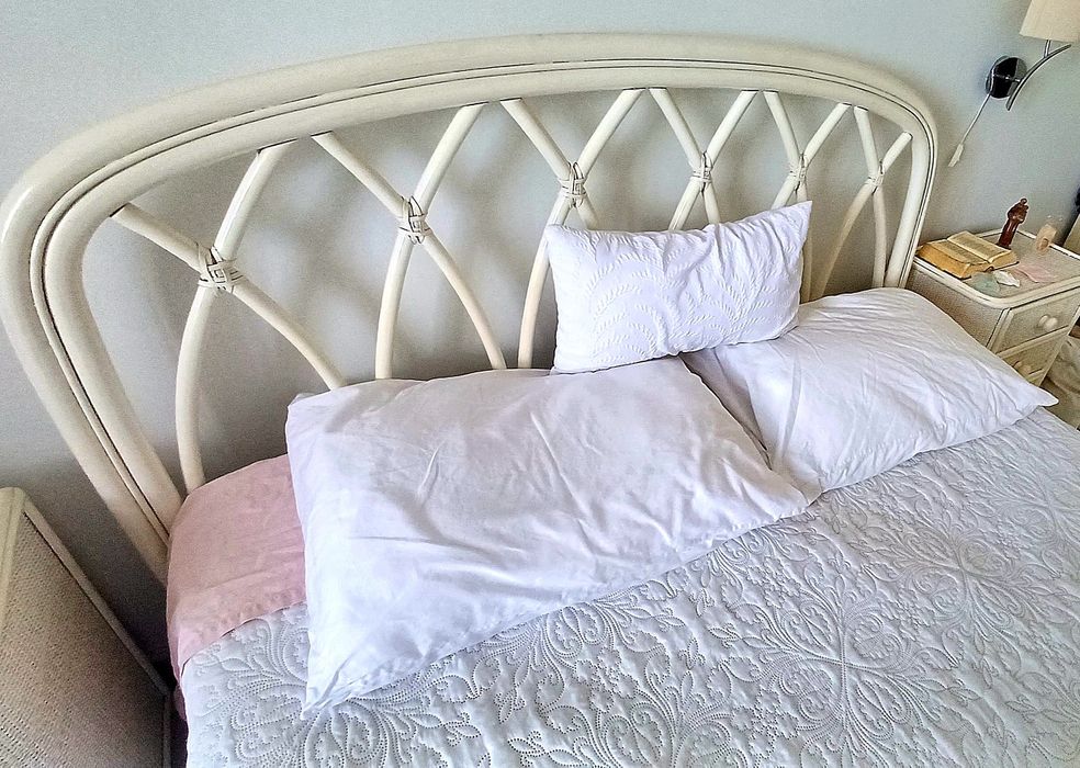 cama de casal de bambu com colchão e estrado