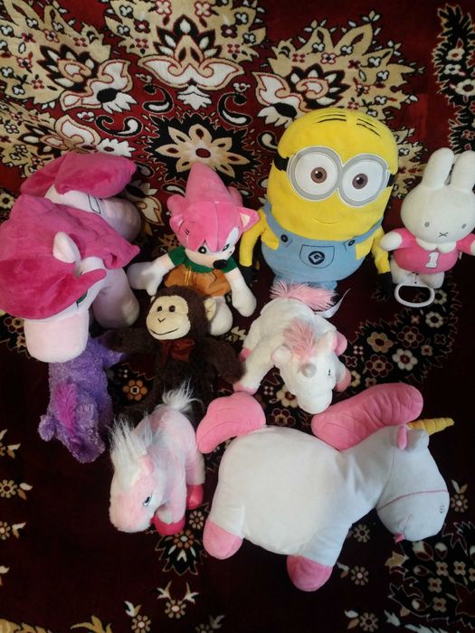 Іграшки мягкі дитячі одним лотом.