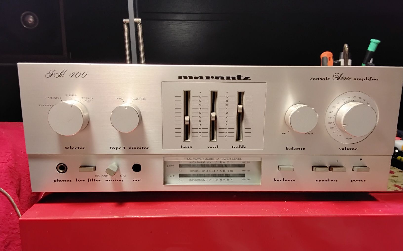 Marantz PM 400 amplificador