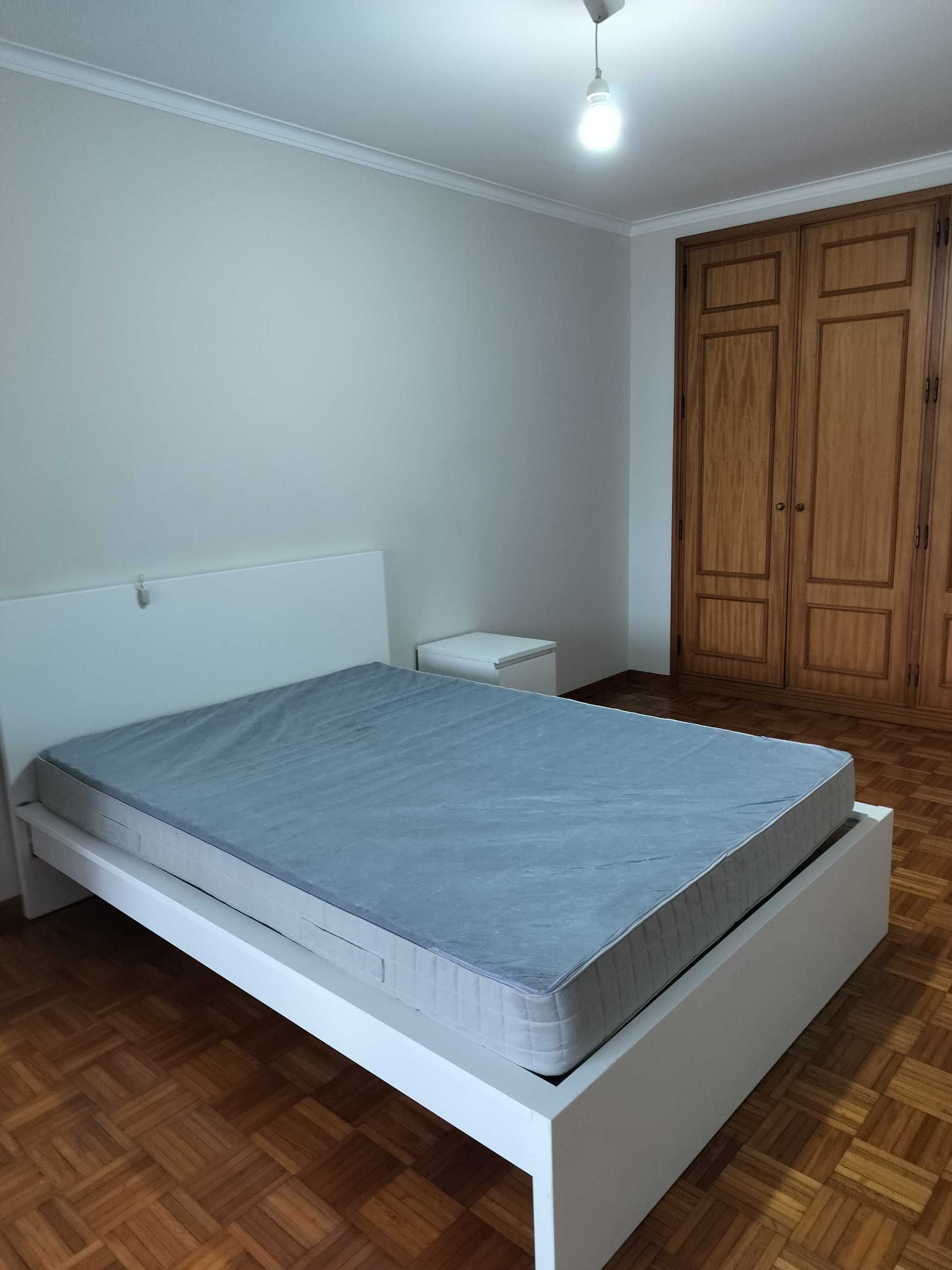 Aluga-se quarto individual e/ou partilhado para estudante