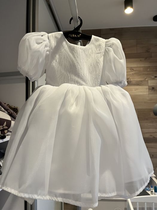 Біла сукня сніжинки