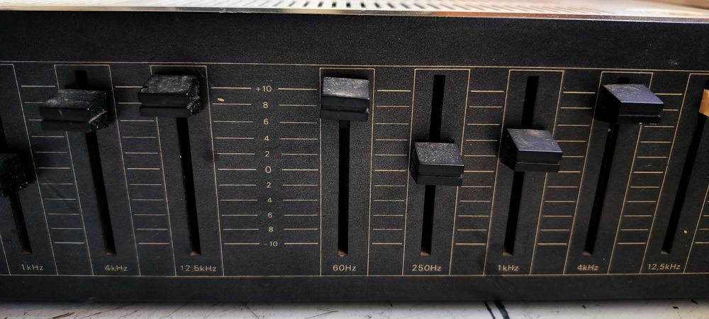 Korektor Graficzny Unitra-Diora FS-042 z wbudowanym modułem świateł