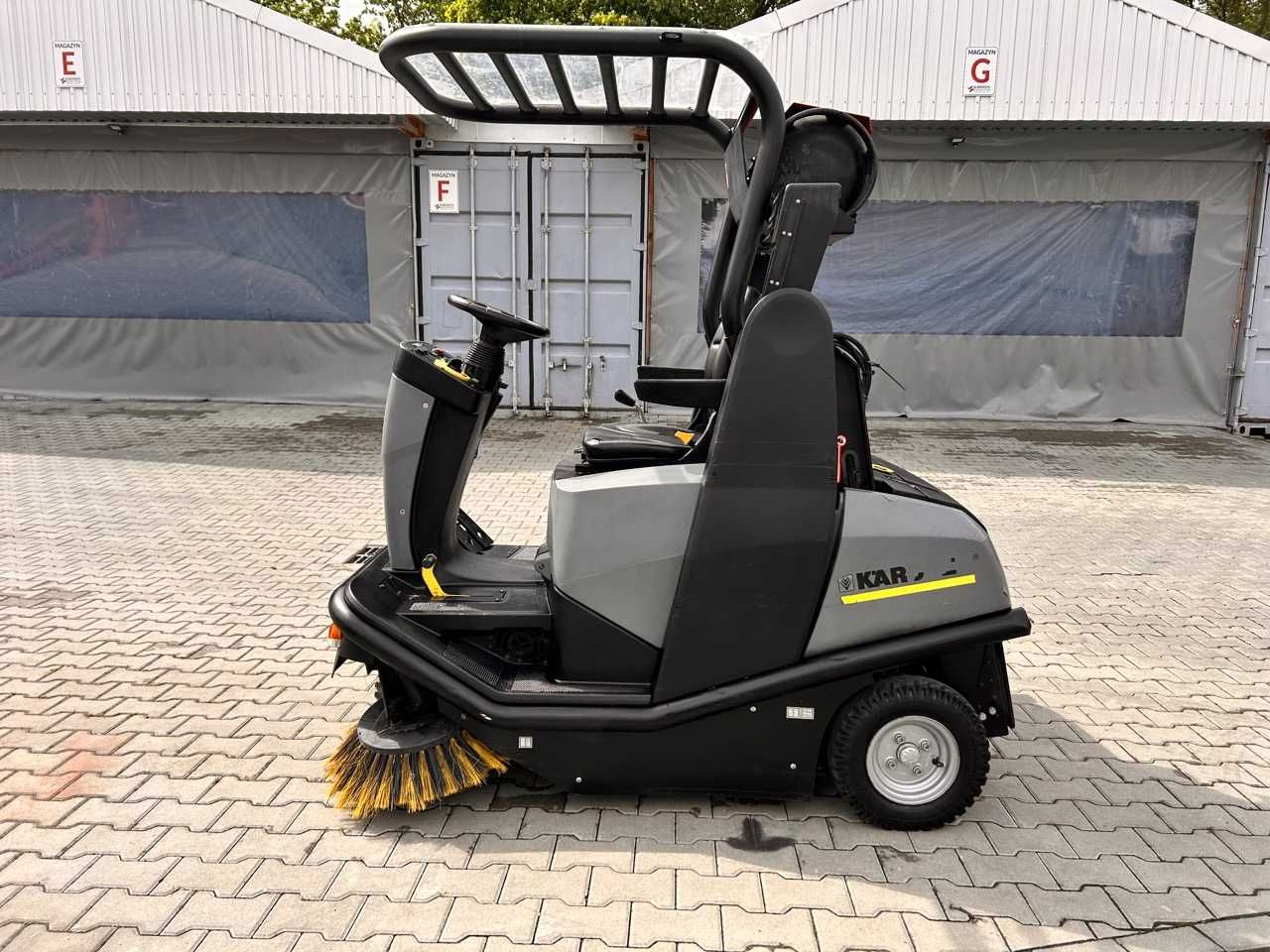zamiatarka przemysłowa Karcher KM 120/150 R LPG 2015r