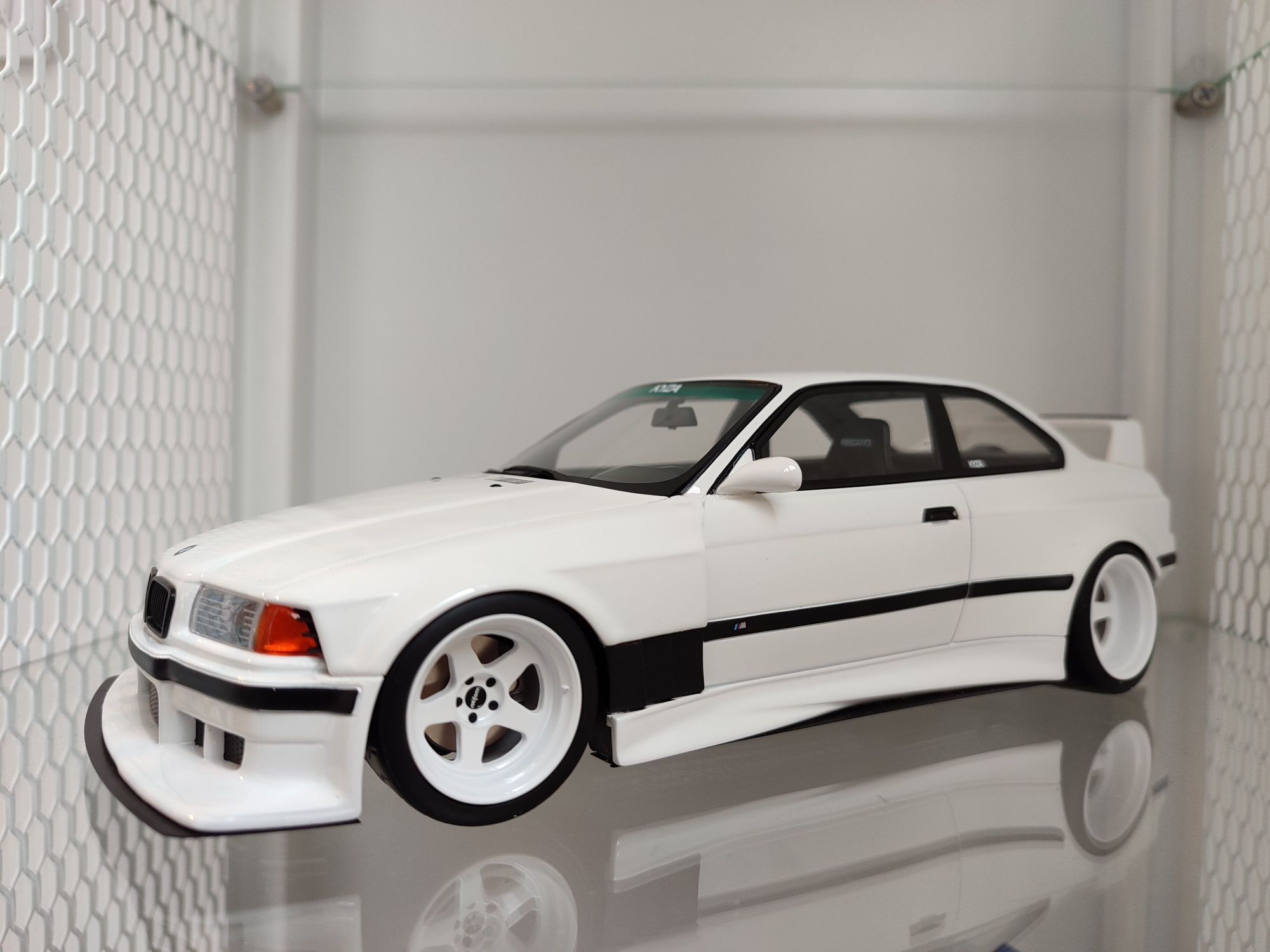 Bmw E36 edição especial Ottomobile número 580