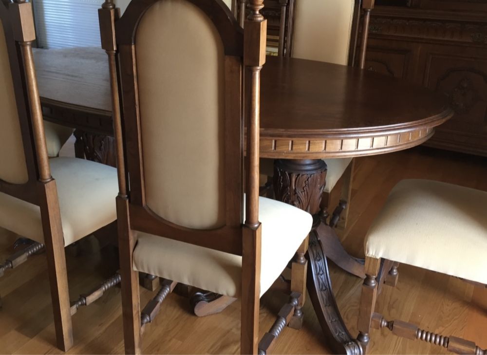 Mesa de sala em madeira