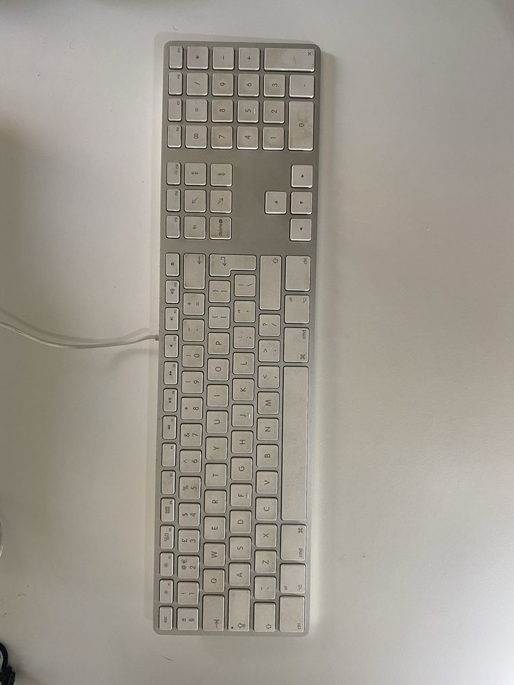 Teclado Apple Magic Keyboard USB