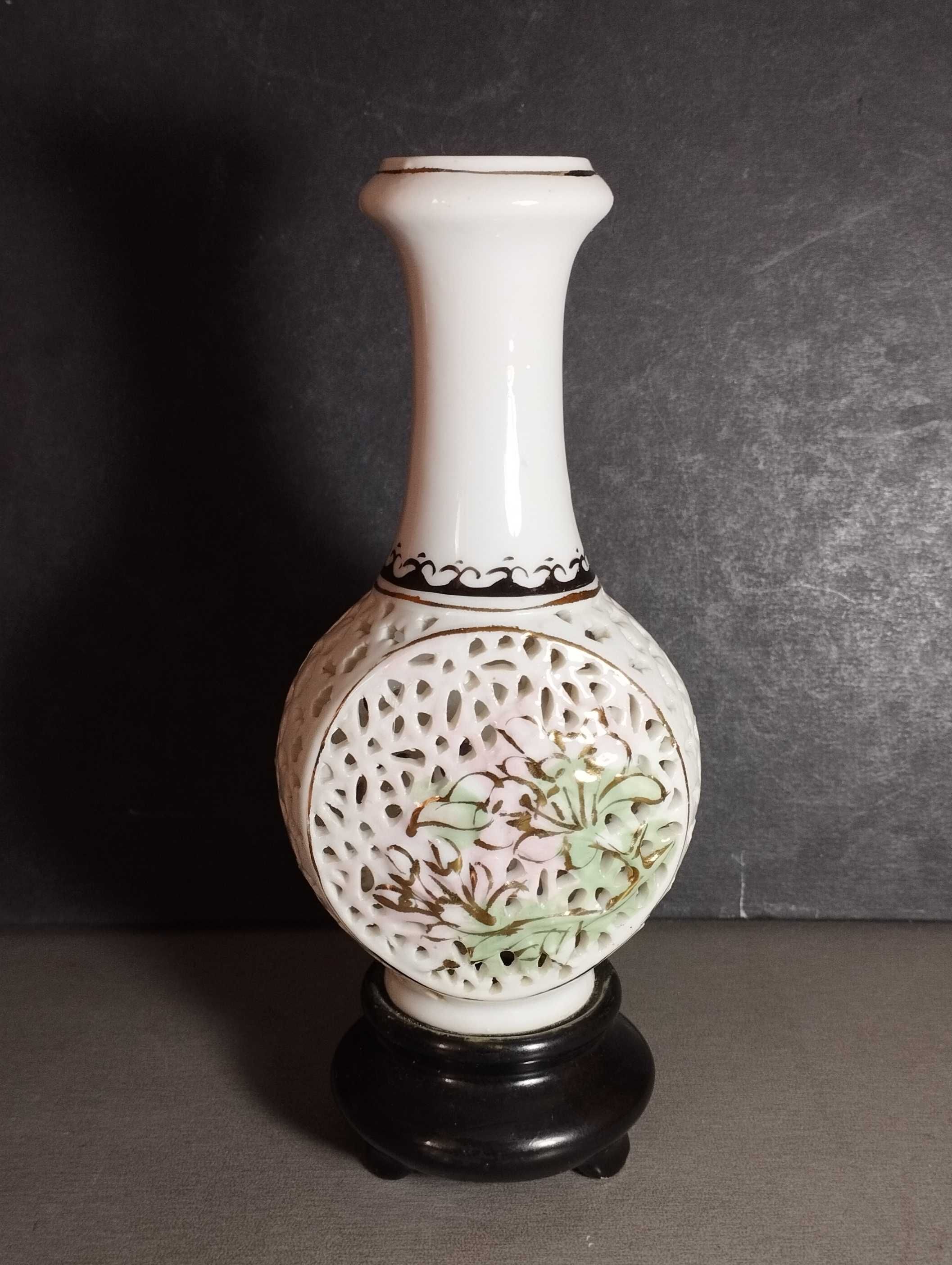 Ажурная фарворовая ваза на подставке, Китай, винтаж