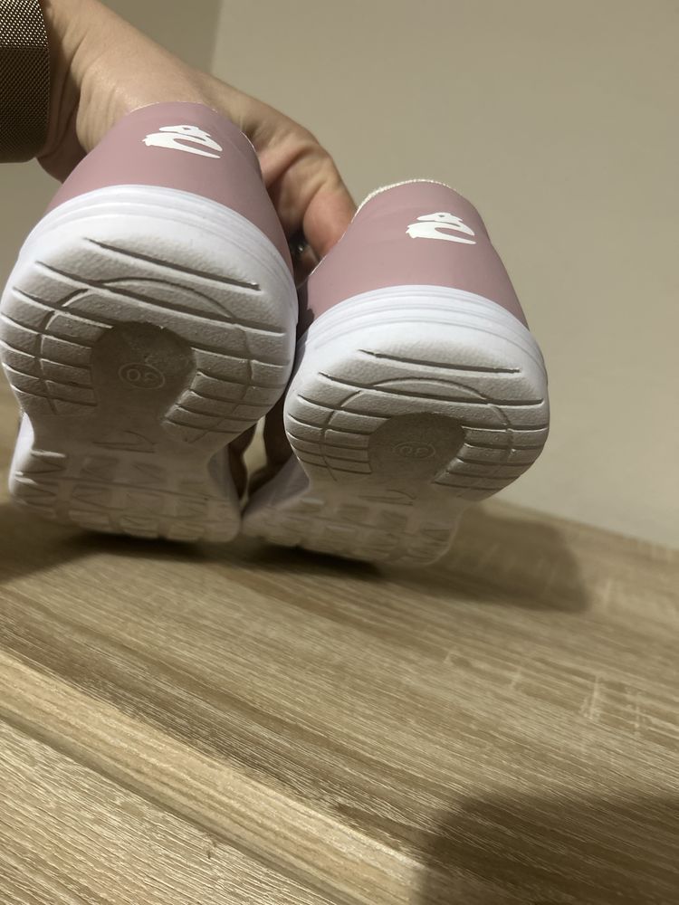Buty dla dziewczynki.