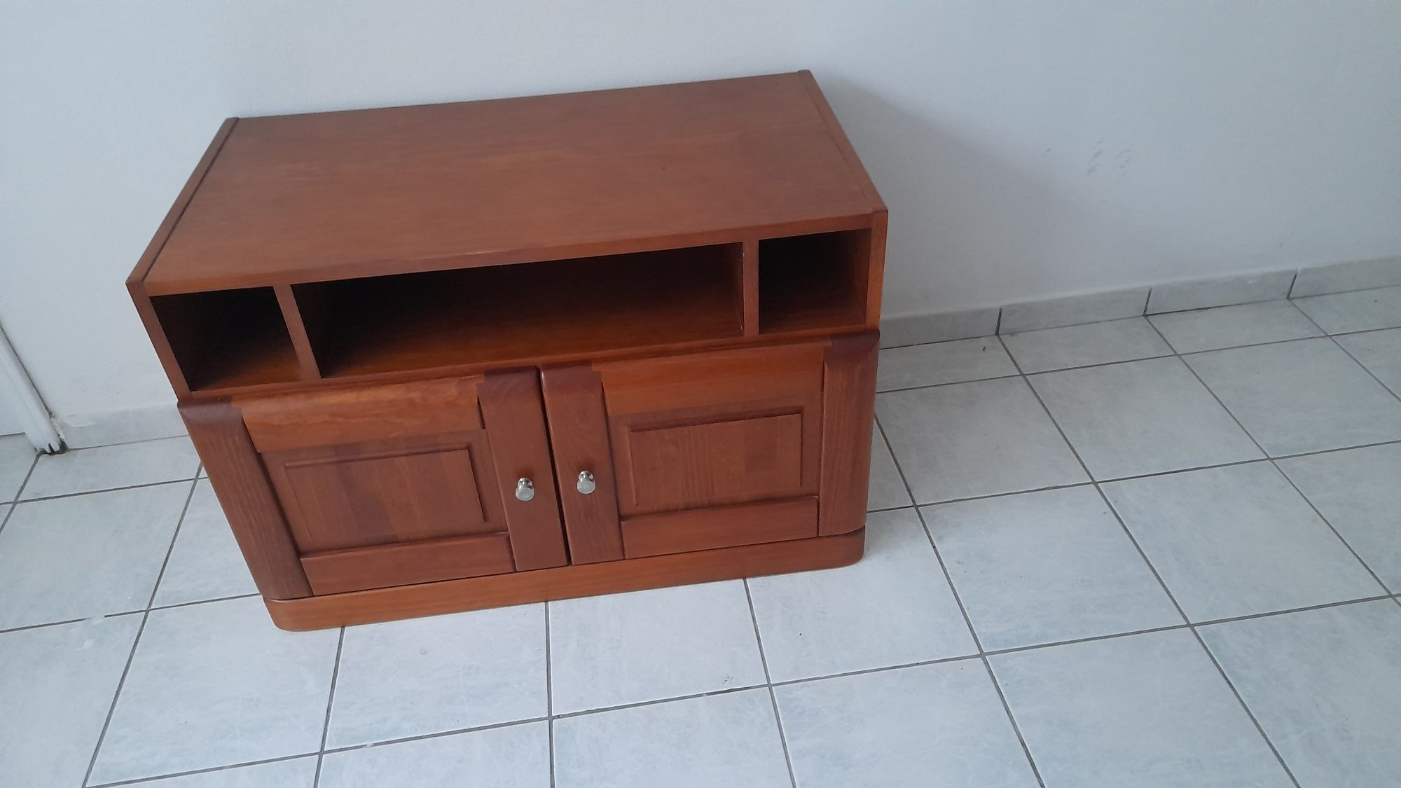 Movel de t.v usado