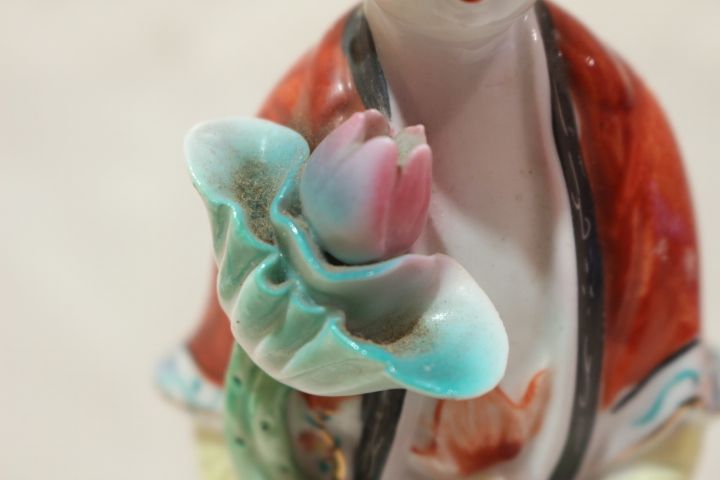 Guanine Escultura em Porcelana Chinesa com Pintura Mão XIX 20 cm