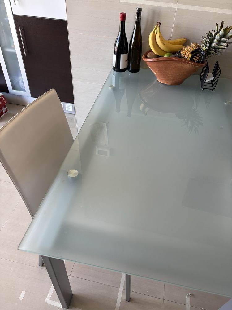 Mesa de vidro e ferro + 4 cadeiras