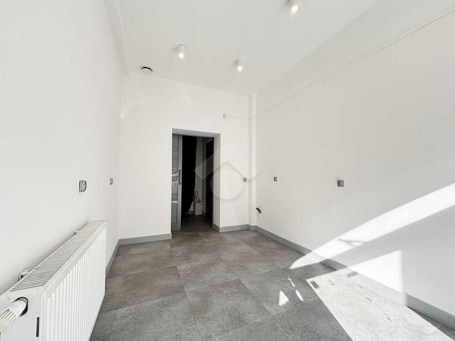 Lokal w centrum - duża witryna - ul. Słowiańska/Długa - MPEC