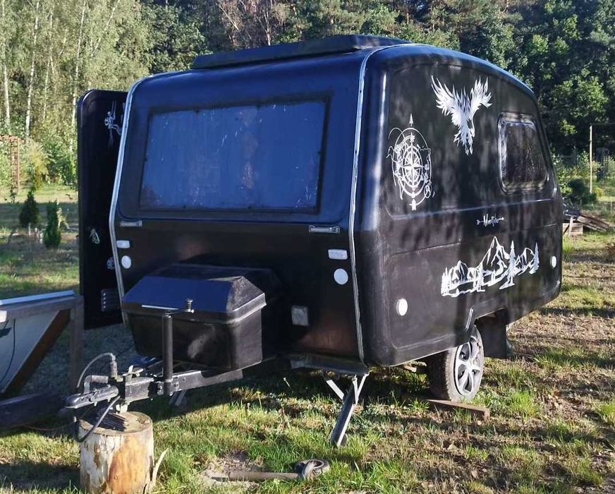 Przyczepa kempingowa Niewiadów N126 – na działkę, z instalacją solarną