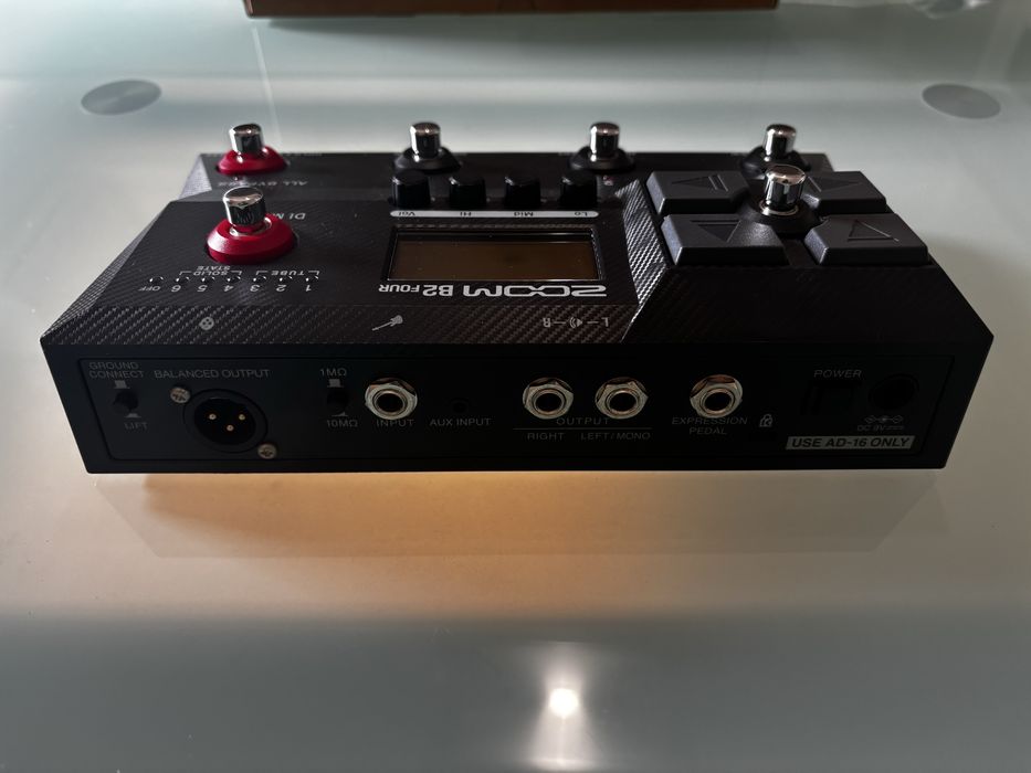 Pedaleira Baixo Zoom B2 Four