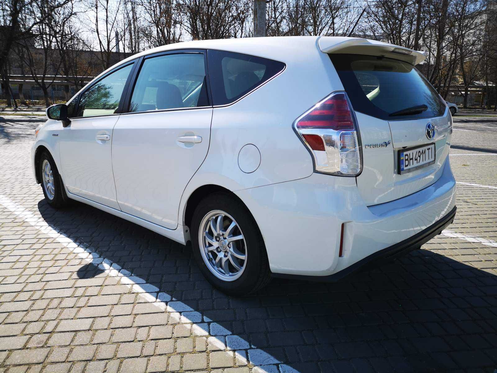 Продам Toyota Prius V рестайл без пробігу по Україні.