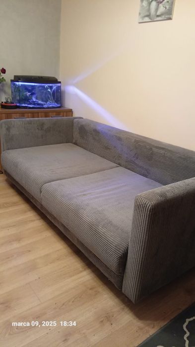 Sofa rozkładana szara z poduszkami, materiał sztruks