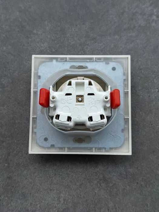 Nowy włącznik światła pojedynczy szary IP44