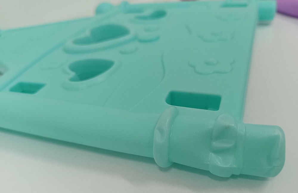 deAO lalka bobas z akcesoriami Łóżeczko Krzesełko jak żywa