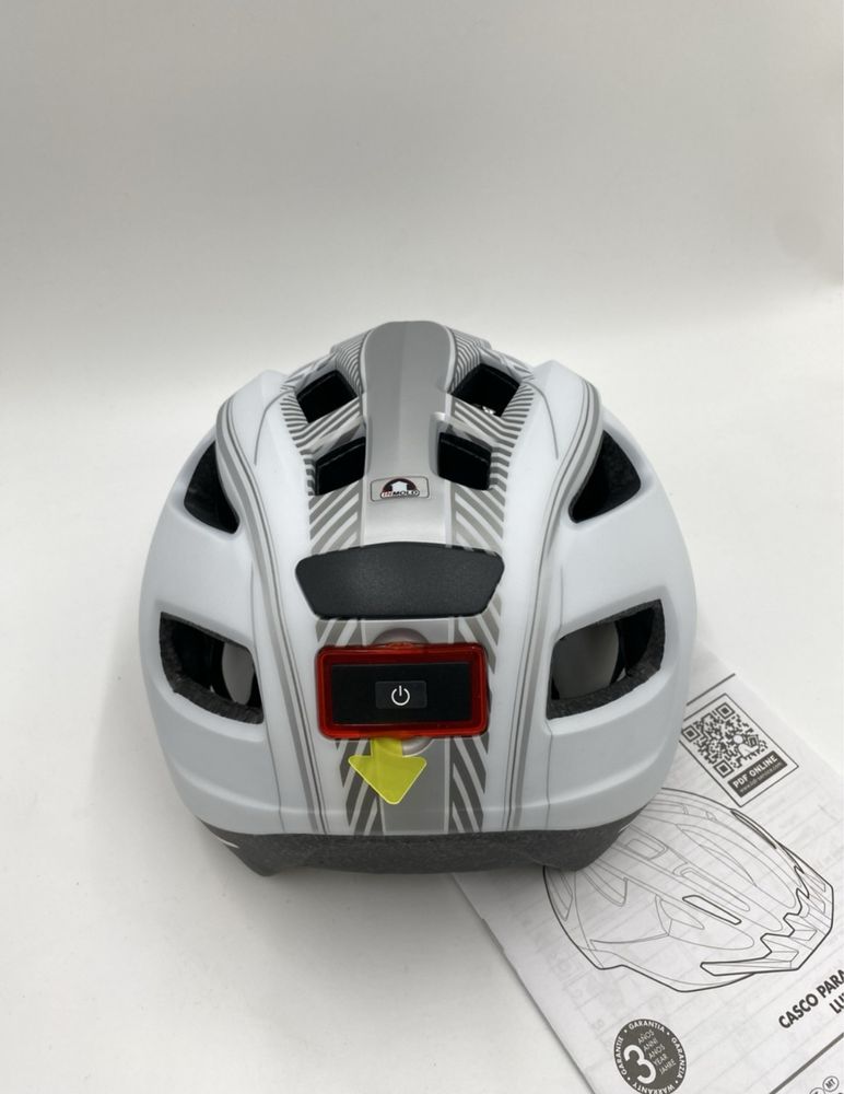 Kask rowerowy z tylna lampka bialo szary rozmiar L/XL
