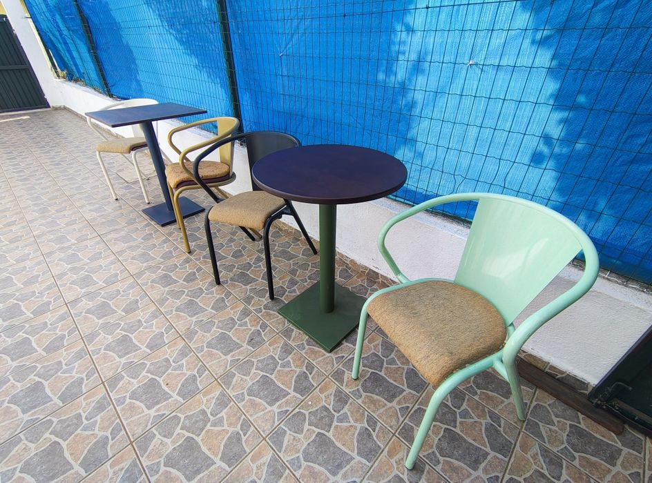 Vendo conjunto de mesas e cadeiras para esplanada/café/ varanda