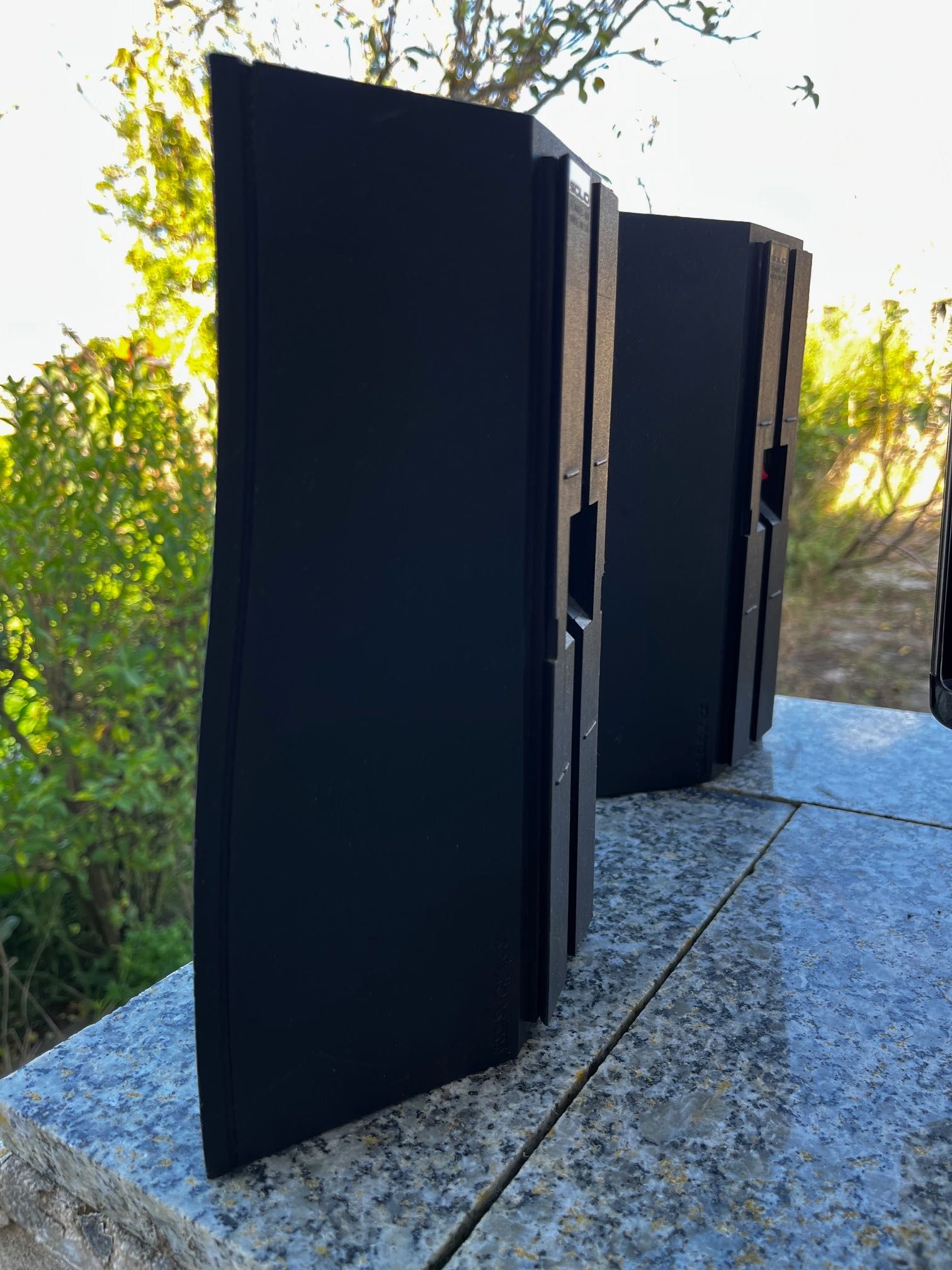 Colunas SOLID Solutions S100 e Tripés ERARD
