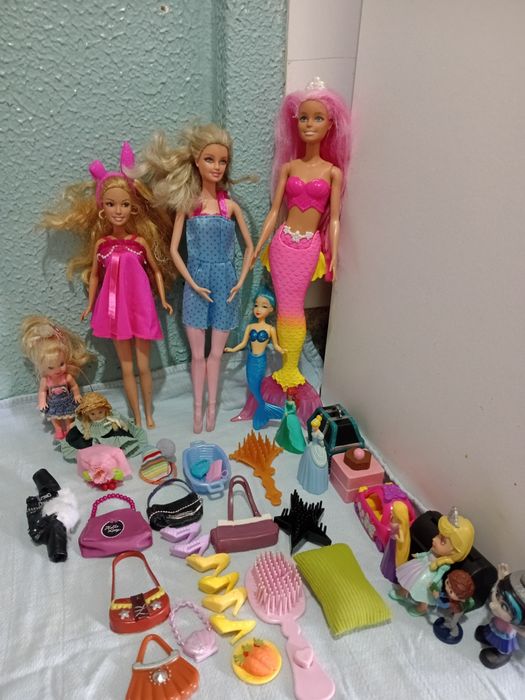 Lote Barbie Mattel e Acessórios Tudo 5,90€
Conjunto de bonecas Barbie