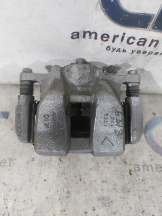 Honda Accord 18- Суппорт тормозной передний / задний