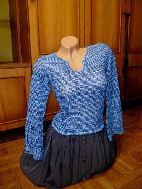 Легкий свитерок свитер нарядный,рукава клеш,рост 146-152см
