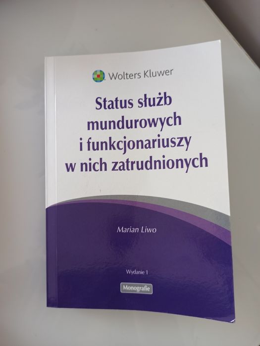 Status służb mundurowych i funkcjonariuszy w nich zatrudnionych - Liwo