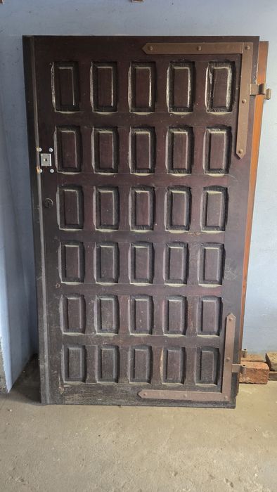 Drzwi garażowe porządne w dobrym stanie