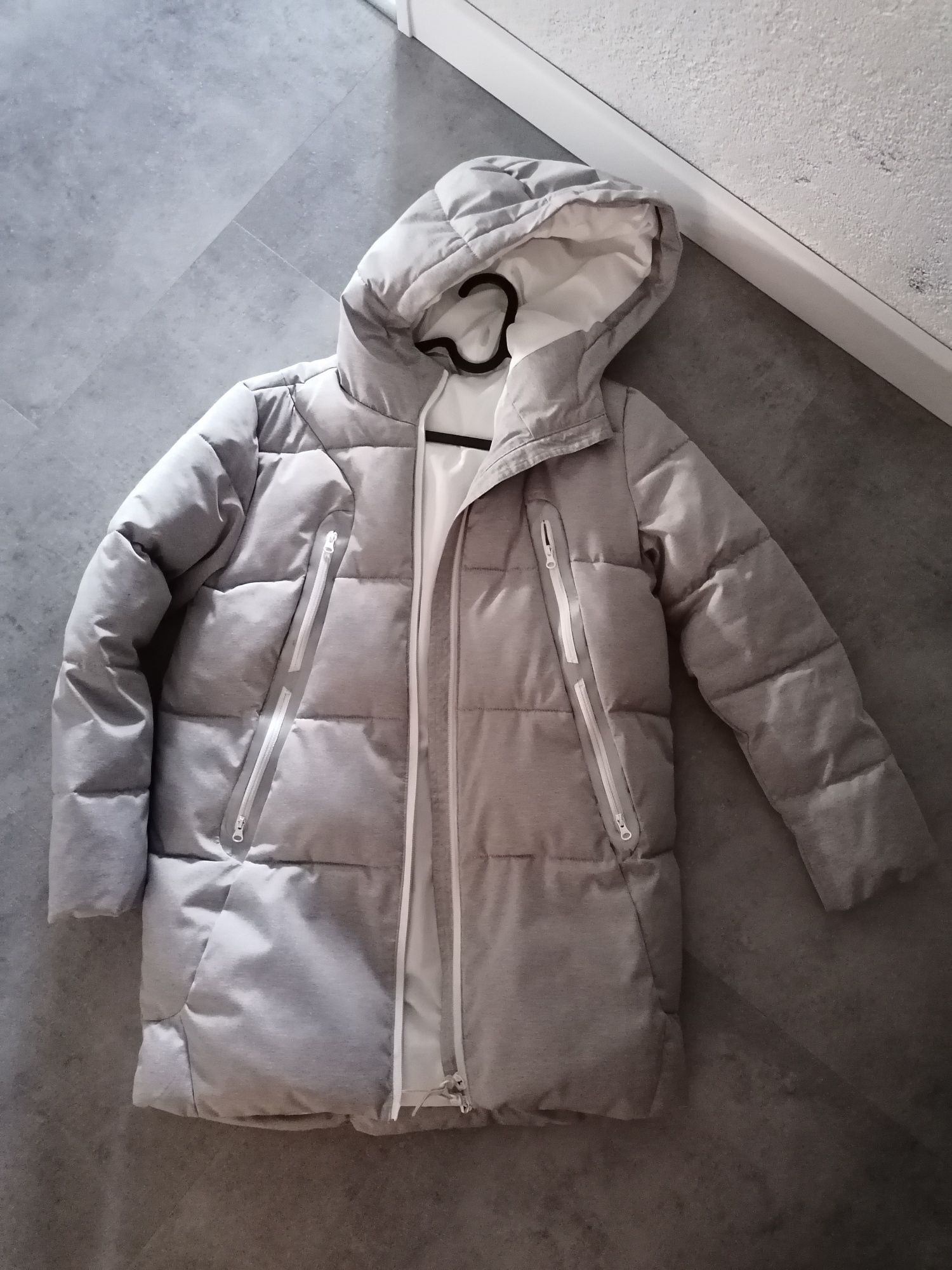 Zimowa dziewczęca kurtka 4f rozmiar 152 szara