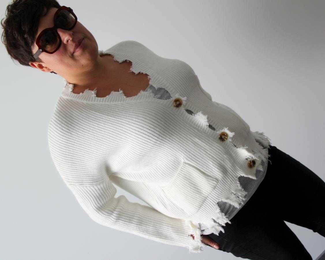 Strzępiony mięsisty sweterek z rozcięciem r.42-48 biel czerń