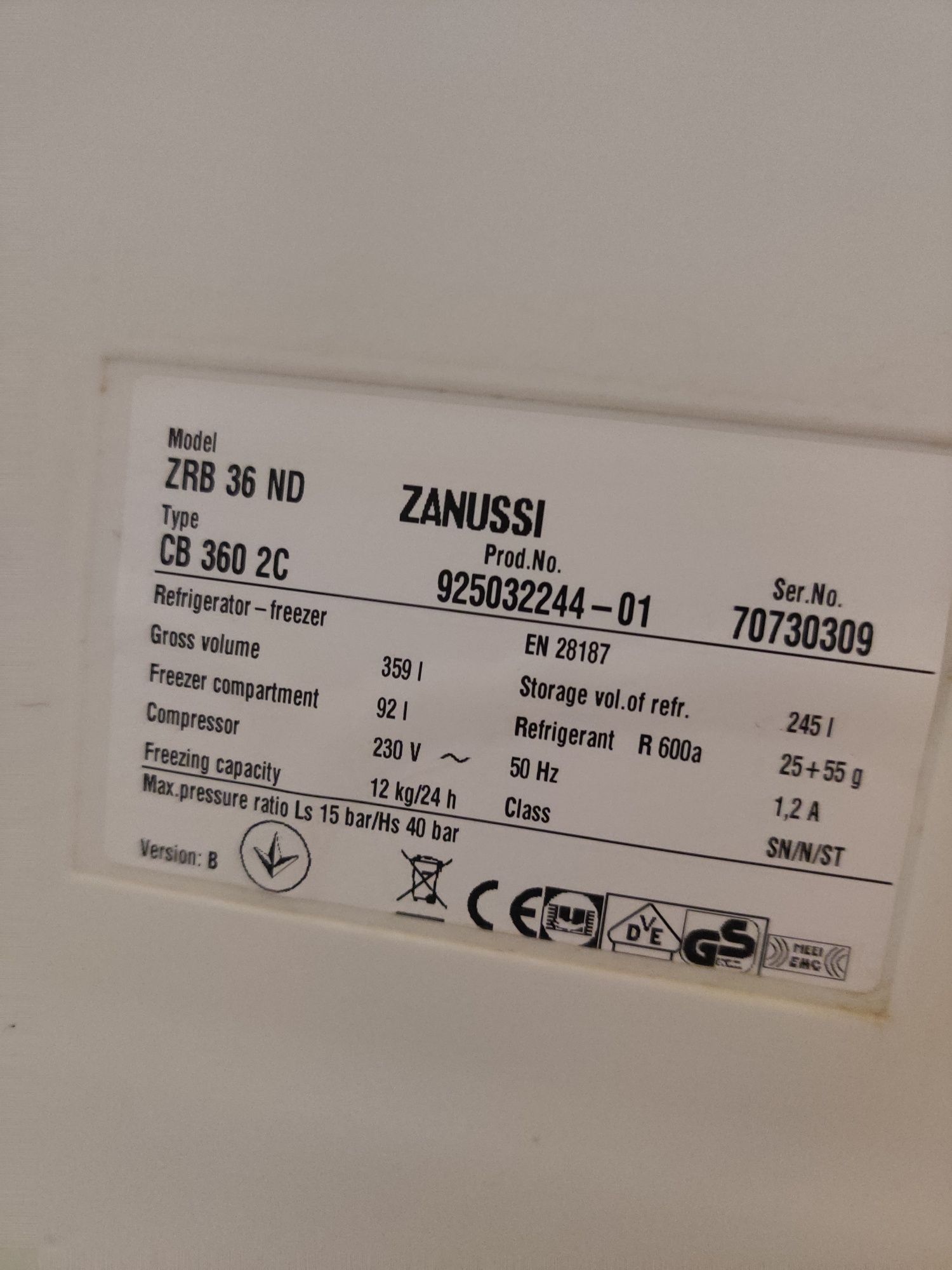 Срочно продам б/у Холодильник Zanussi ZBR 26 ND