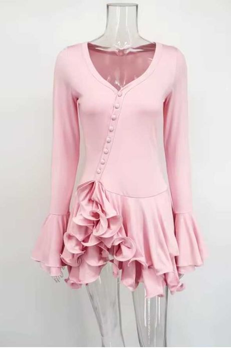 Рожева сукня з рюшами