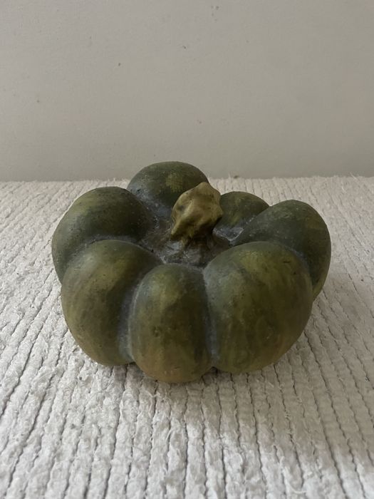 Fruteira com peças em barro