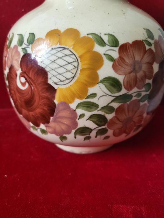 Piekny  wazon z podpisem  ceramika - fajans .- zdobiony recz.lata 60 t